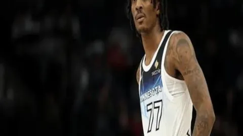 杜拜一级赛场上，香港马「浪漫勇士」勇夺胜利